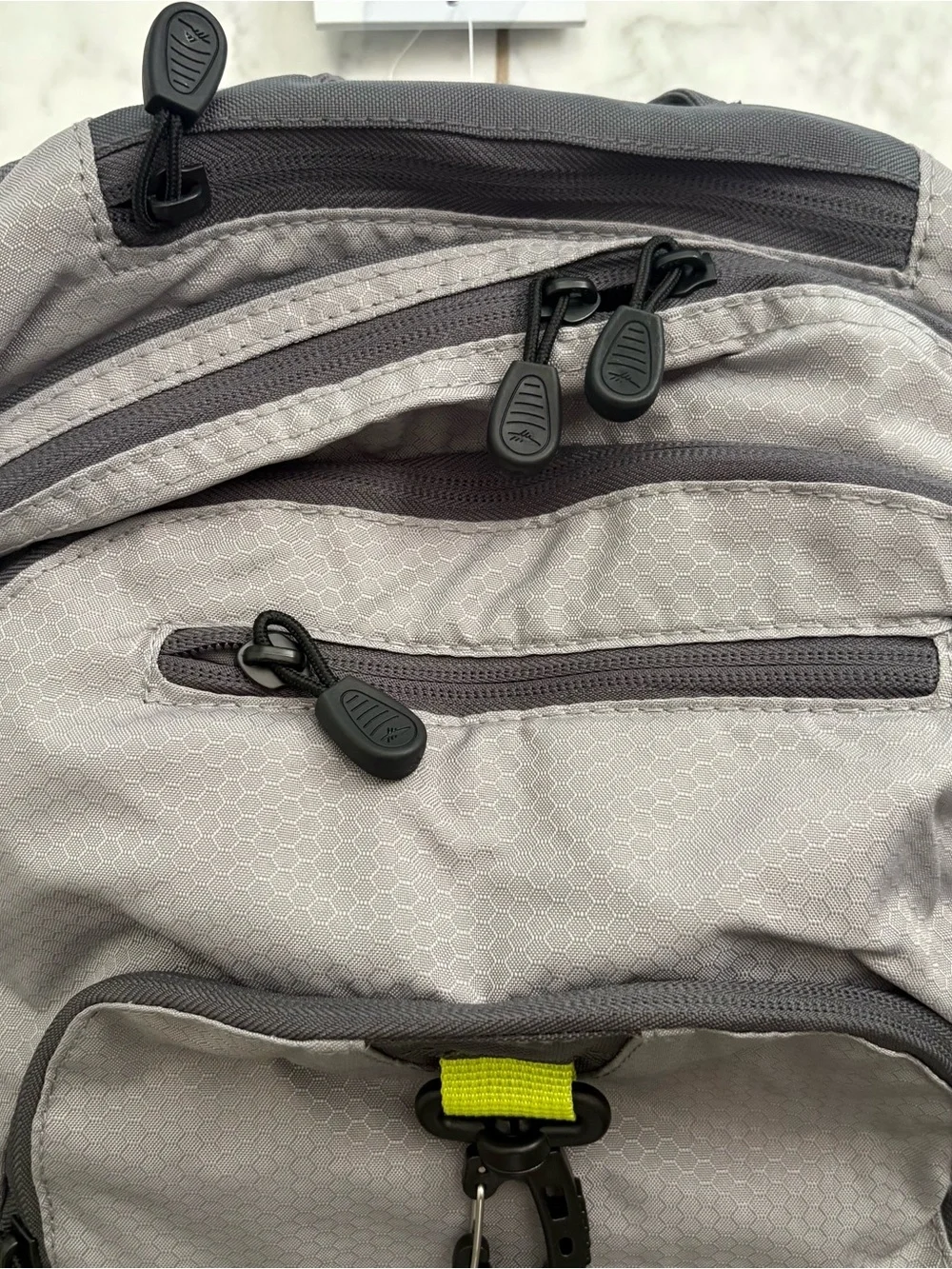 High Sierra Large 19in Backpack Travel School Book bag Tablet Sleeve Gray Neon